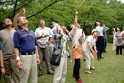 三条市が大崎山山頂で開いた日食観測会