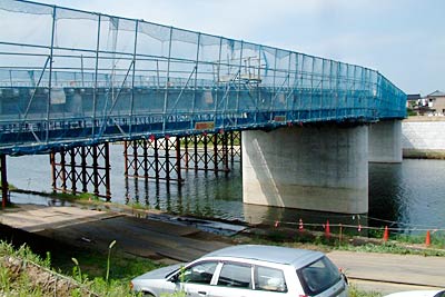 工事が中断されている嵐川橋
