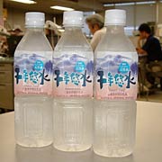三条市が豪雨災害に見舞われた山口へ発送したミネラルウオーター『千年悠水』