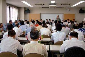 今夏の三条夏まつりはスポンサー名の仕掛け花火は試験的に中止、民謡踊り流しは近年になく多い2,100人参加