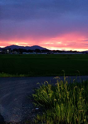 25日の夕焼け、三条市上須頃地内から