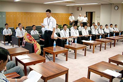  第26回全日本少年軟式野球大会出場で小林市長を表敬する燕中学校の野球部