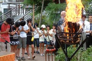 「そろばんの日」にことしも宗正寺で三条珠算学校のそろばん供養