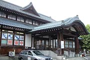 三条市初の国登録有形文化財に指定された同資料館の建物
