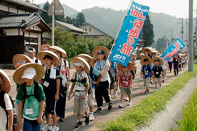 4泊5日で100kmを歩く19日出発した第2回寺子屋つばさ100km徒歩の旅