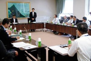 25日、救命救急センターを併設する基幹病院等のあり方検討会議（仮称）を前に開かれた知事・市町村長・医療関係者等合同会議