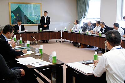 25日、救命救急センターを併設する基幹病院等のあり方検討会議（仮称）を前に開かれた知事・市町村長・医療関係者等合同会議