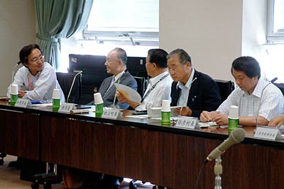 席を並べる県央地域の5市町村長