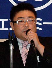 2010年度会長に決まり、あいさつする古川裕之さん
