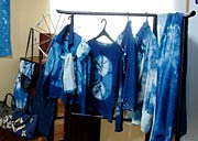 あい染めを生かしたさまざまな田代さんの作品