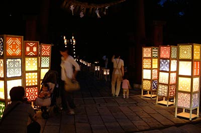 青海神社参道のあかり