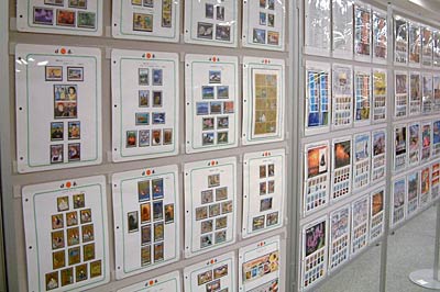 「第20回切手まつり新潟県央2009」で展示されているさまざまな切手