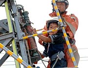 はしご車のリフターに一気にてっぺんへ