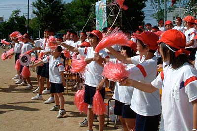 応援も小中学生が一緒になって
