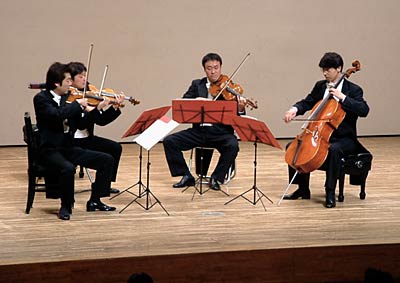 読売日本交響楽団団員4人が出演して9日開かれた宮原新聞舗主催第18回読売ファミリーコンサート