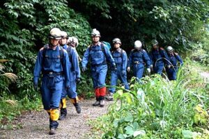 三条消防が防災ヘリなしを想定して下田地区で山岳救助訓練