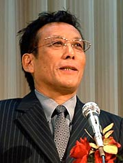 講演する堀之内九一郎さん