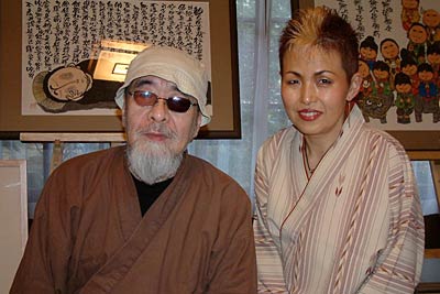 丸井今井邸で本庄基晃・眠月墨彩展を開いた左が本庄さん、右が二代目民月の鎌原さん