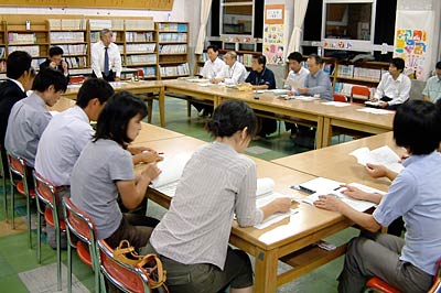 25日開かれた第2回第二中学校小中一貫教育推進協議会