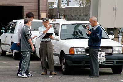 燕中央自動車学校で開かれた燕署のシルバードライビングスクール