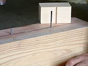 釘一発打ち込み競技で打ち込む和釘