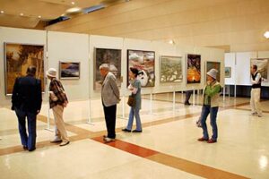 第4回燕市展が開幕、週明け19日まで214の作品が市民の鑑賞の目を待つ