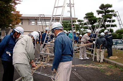 燕市シルバー人材センターの冬囲い講習会