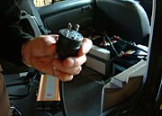 バッテリーを充電する動力のプラグ
