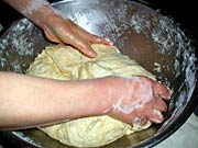 ピザは生地からつくる