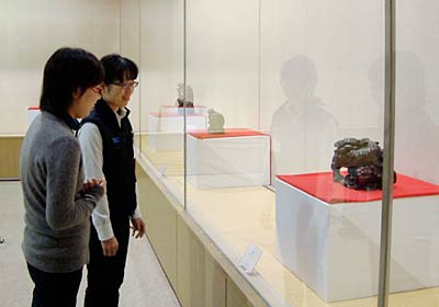 29日まで三条市歴史民俗産業資料館で開かれている特別展「石川雲蝶展」