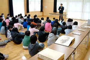 三条市内小学校で「諸橋記念館の出前講座」、皮切りは上林小