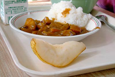 三条市内の学校給食の12月の目玉、デザートの「ル　レクチエ」