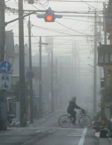 午前7時37分、三条市興野付近の濃い霧