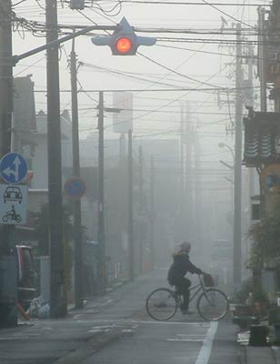 午前7時37分、三条市興野付近の濃い霧