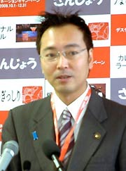 会見する国定市長
