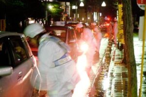 11日夜に行われた三条署の年末特別警戒、三条市役所前