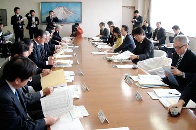 三条市を訪れた佐々木農水政務官と市内農業関係者の意見交換