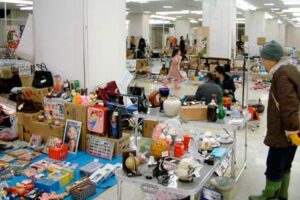 23日まで三条市・パルム1号館で開かれている「第9回三条よってけ祭り」