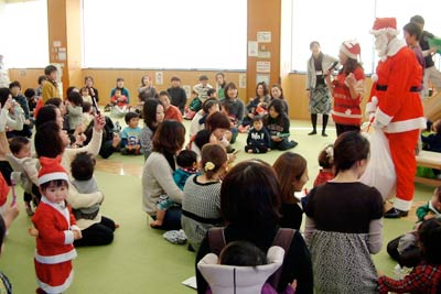 25日に子育て拠点施設「すまいるランド」で行われた「みんなで ハッピークリスマス」