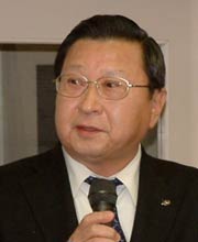 あいさつする角利産業の加藤社長