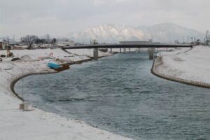 元日は強い冬型が続いて三条市は最高気温1.8度の厳しい冷え込み