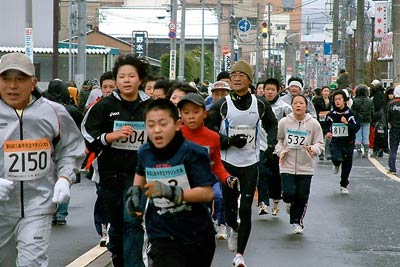 老若男女が一緒になってただひたらすに走る