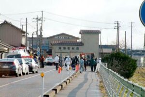 8日早朝、燕市で69歳祖父と女子中学生が乗る車が中ノ口川に転落して2人とも死亡