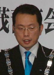 あいさつする加茂JCの牛腸理事長