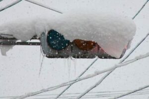 15日も強い冬型が続き、最高気温は0.3度、積雪は39センチに
