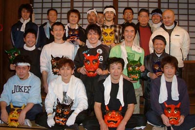 本成寺鬼踊り奉賛会のメンバー
