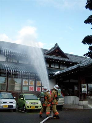 三条市歴史民俗産業資料館で初めて行われた文化財防火デー防災訓練