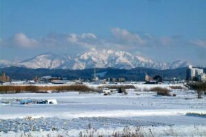 「立春」の4日の三条市は－4.1度の今冬2番目の厳しい冷え込み、午後は青空も広がって冬と春を行ったり来たり