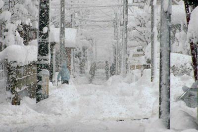 豪雪地のような5日朝の三条市林町付近