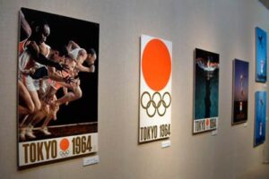 燕市産業史料館で東京五輪のシンボルマークやオフィシャルポスターを手掛けた燕市出身のグラフィックデザイナー亀倉雄策氏のポスター展